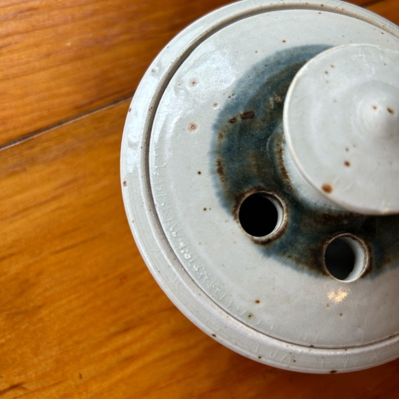 Studio Pottery Garlic Holder - Picture 6 of 7